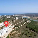 A Gaivota - Walking Distance To Monte Clerigo And Amoreira Beaches Lägenhet