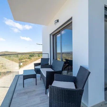 A Gaivota - Walking Distance To Monte Clerigo And Amoreira Beaches Apartment *