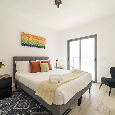 A Gaivota - Walking Distance To Monte Clerigo And Amoreira Beaches *