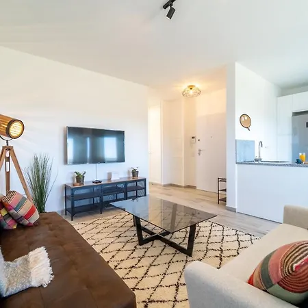Apartment A Gaivota - Walking Distance To Monte Clerigo And Amoreira Beaches