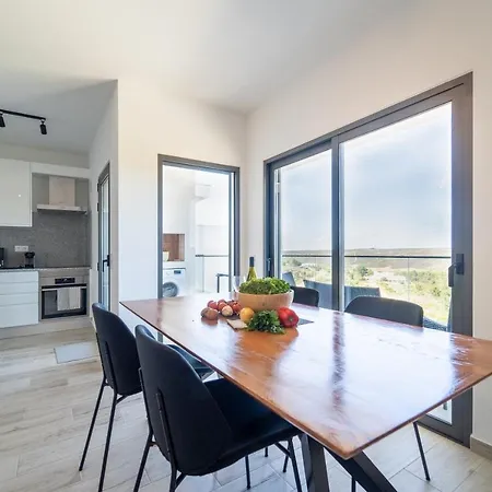 Apartment A Gaivota - Walking Distance To Monte Clerigo And Amoreira Beaches