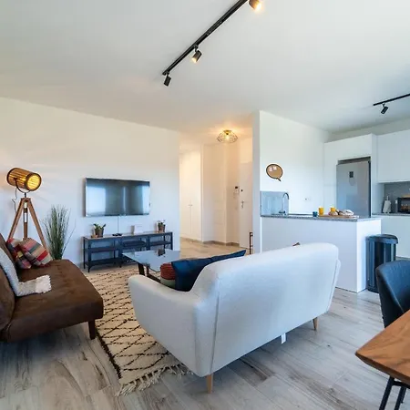 Apartment A Gaivota - Walking Distance To Monte Clerigo And Amoreira Beaches *