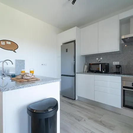 Apartment A Gaivota - Walking Distance To Monte Clerigo And Amoreira Beaches