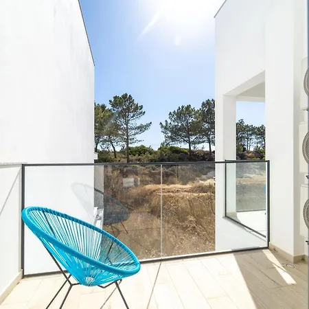 A Gaivota - Walking Distance To Monte Clerigo And Amoreira Beaches Apartment