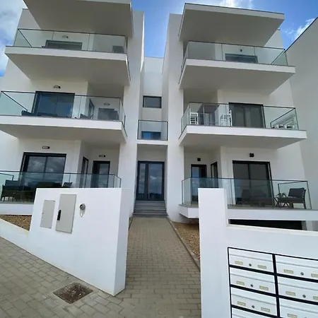 A Gaivota - Walking Distance To Monte Clerigo And Amoreira Beaches Apartment *
