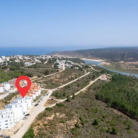 A Gaivota - Walking Distance To Monte Clerigo And Amoreira Beaches Apartment