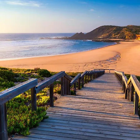 A Gaivota - Walking Distance To Monte Clerigo And Amoreira Beaches Aljezur